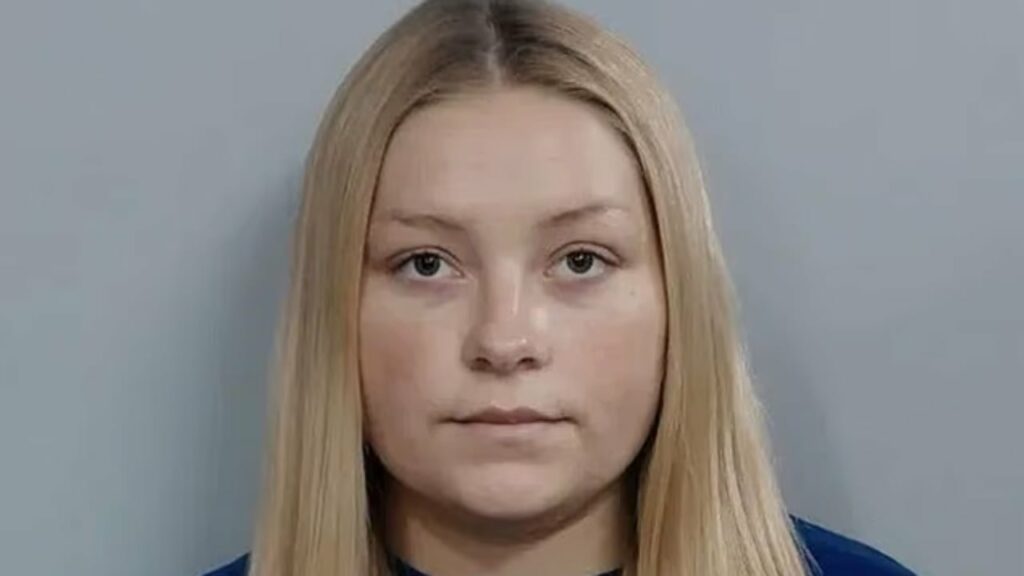 fotot e rende modelja lind foshnjen dhe e fsheh ne dollap e futi ne qese te zeze 68b6be066ec28