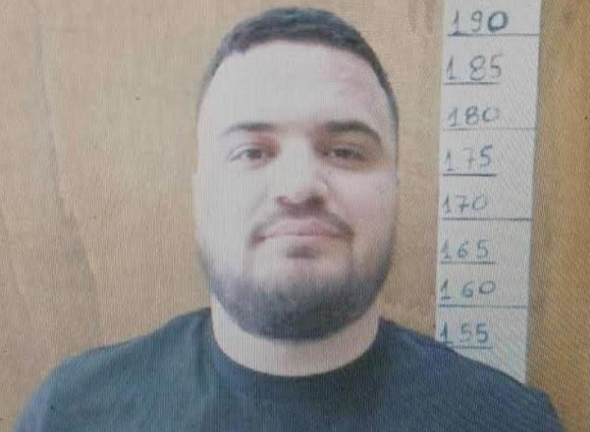 gjendet droge dhe nje telefon ne burgun e drenoves dyshohet se i perket te denuarit perjete laert