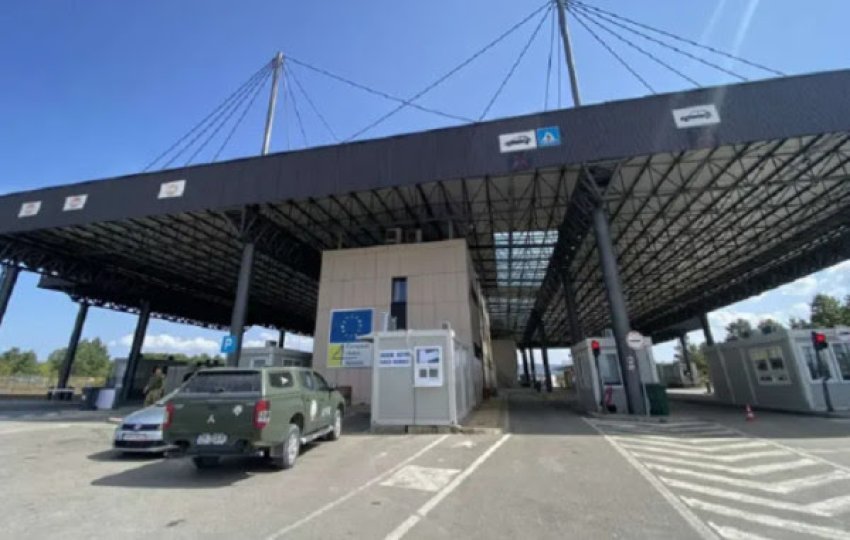 Gjysmë ore pritje për të dalë nga Kosova, përditësohen të dhënat në pikat kufitare 2 gjysme ore pritje per te dale nga kosova perditesohen te dhenat ne pikat kufitare 68b54da7d8bfa