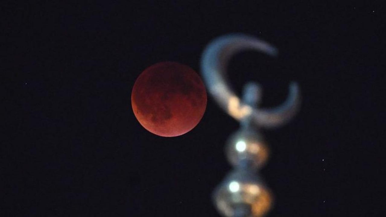 hena e pergjakur shndrit ne te gjithe boten publikohen fotot mahnitese nga shtete te ndryshme 68bde225aca90