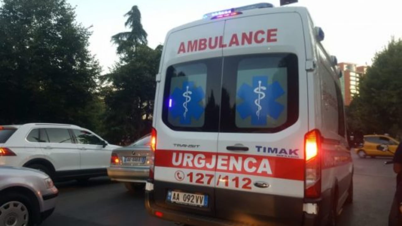 i gjetem ne rruge tre femije perfundojne ne spital nga konsumimi i karameleve 68cc446628255