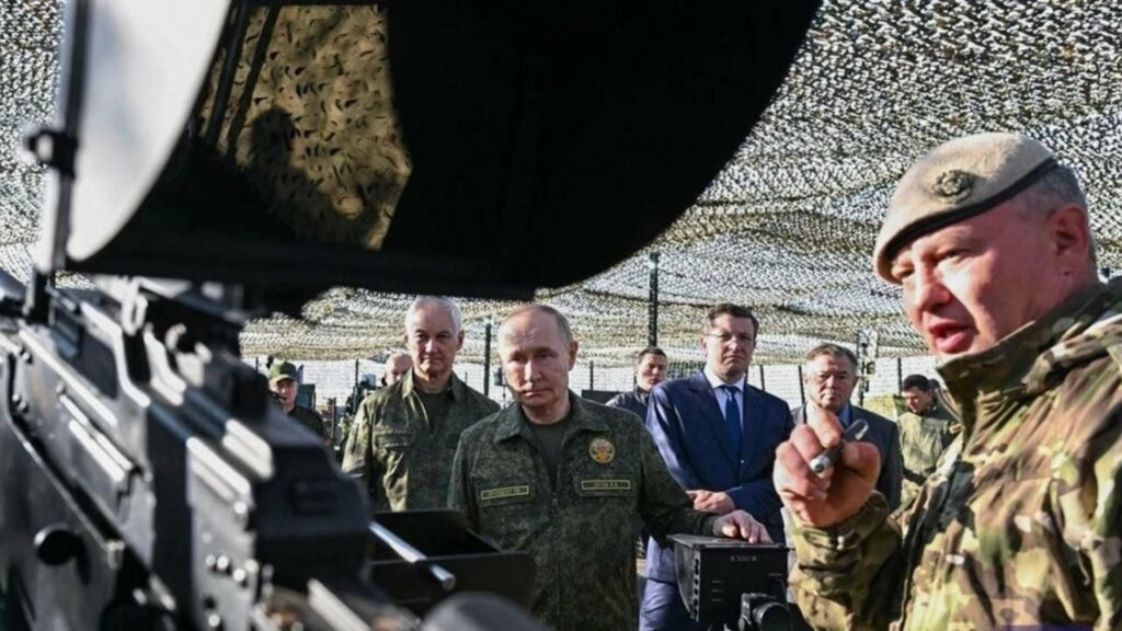 I veshur me uniformë ushtarake Putin viziton stërvitjet ruso-bjellorusinë, në ushtrime ishin pjesëmarrës edhe zyrtarë ushtarakë të SHBA-së 3 i veshur me uniforme ushtarake putin viziton stervitjet ruso bjellorusine ne ushtrime ishin pjesemarres edhe zyrtare ushtarake te shba se 68ca140590ed2