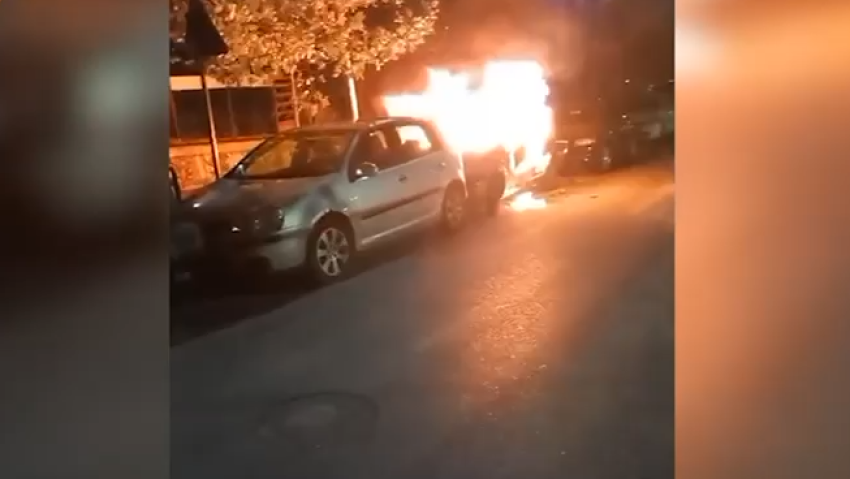 I vuri flakën automjetit të një 43-vjeçareje, arrestohet i riu! Dalin pamjet e momentit kur 34-vjeçari djeg makinën 4 i vuri flaken automjetit te nje 43 vjecareje arrestohet i riu dalin pamjet e momentit kur 34 vjecari djeg makinen 68ba9335039e4