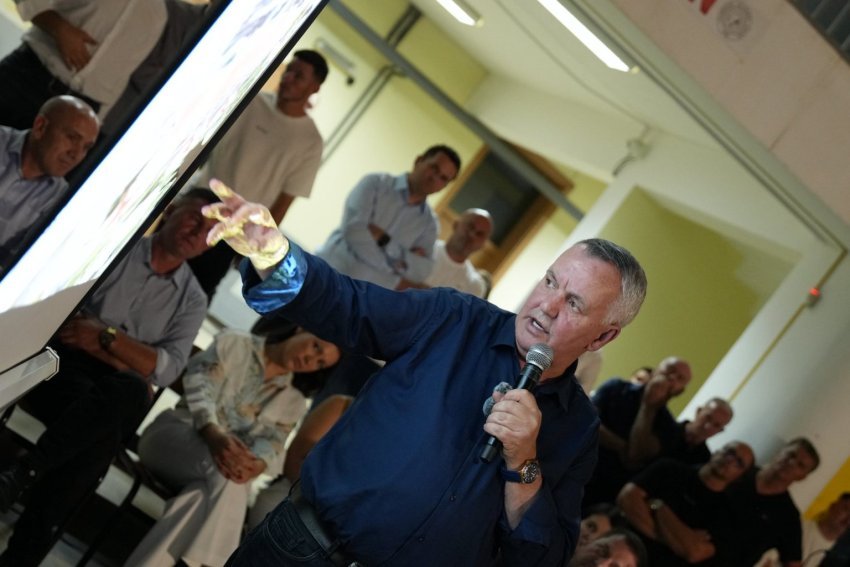 Imri Ahmeti prezanton projektet për mandatin e ardhshëm në Lipjan 2 imri ahmeti prezanton projektet per mandatin e ardhshem ne lipjan 68c0a66e4f1d2