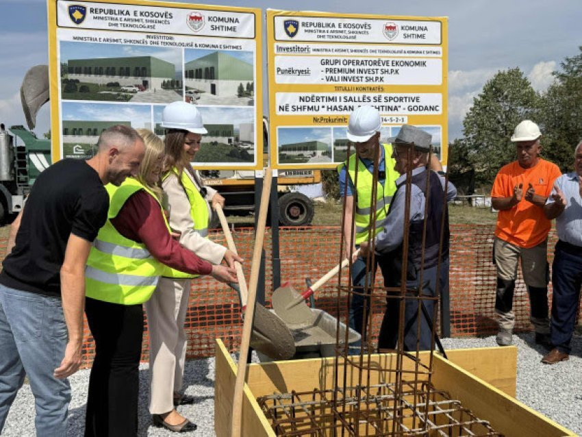 Investim prej 500 mijë euro për nxënësit e tri fshatrave, Shtime ndërton sallë sportive të re 5 investim prej 500 mije euro per nxenesit e tri fshatrave shtime nderton salle sportive te re 68bee470807f9