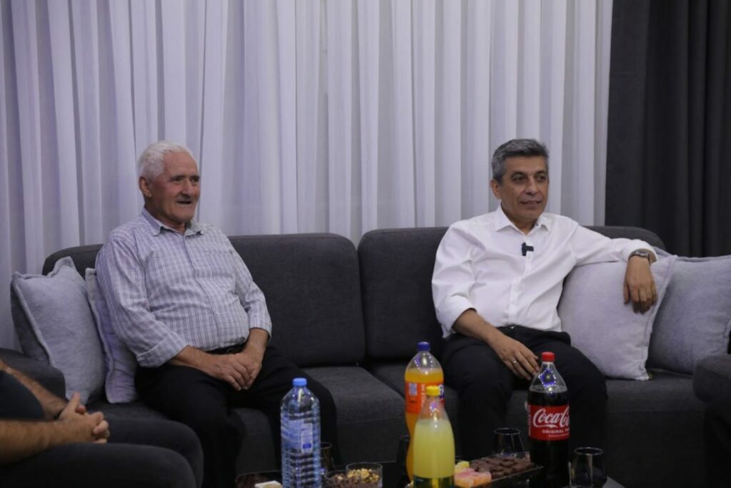 Izet Mexhiti në konak të familjes Kovaqi: Çairi është diamant dhe ia VLEN çdo ditë përkushtimi për të 2 izet mexhiti ne konak te familjes kovaqi cairi eshte diamant dhe ia vlen cdo dite perkushtimi per te 68bf4a96cd255