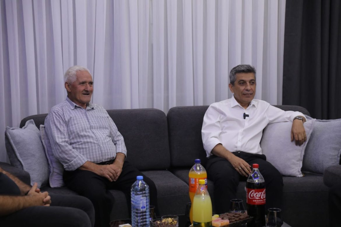 Izet Mexhiti në konak të familjes Kovaqi: Çairi është diamant dhe ia VLEN çdo ditë përkushtimi për të 1 izet mexhiti ne konak te familjes kovaqi cairi eshte diamant dhe ia vlen cdo dite perkushtimi per te 68bf4a96cd255