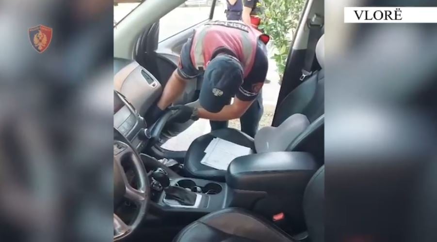 Kanabis dhe kokainë në kroskotin e makinës, arrestohet 41-vjeçari në Vlorë 2 kanabis dhe kokaine ne kroskotin e makines arrestohet 41 vjecari ne vlore 68d24f465606b
