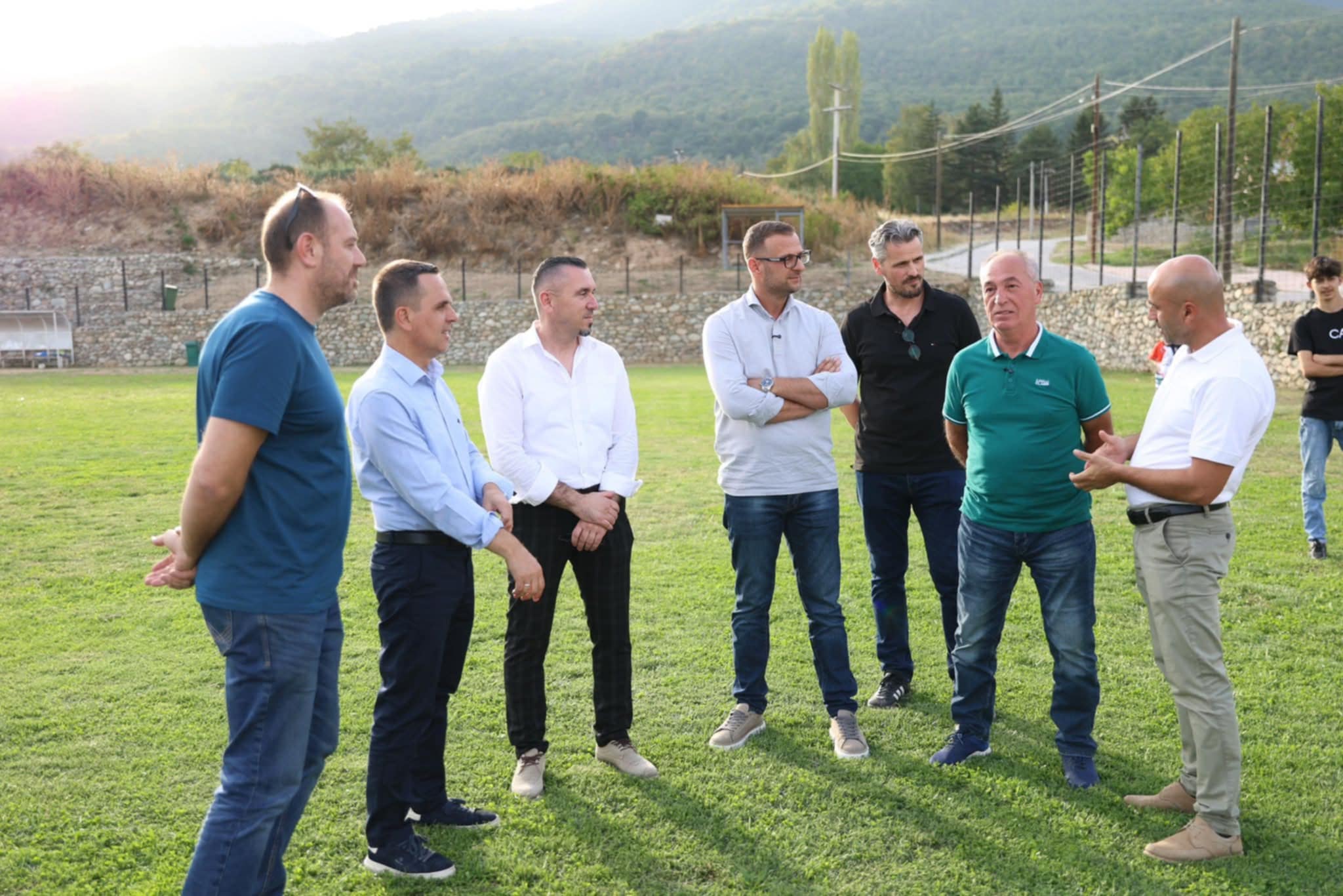 Kasami dhe Memishi në Dobrosht priten nga veterani i sportit Nizam Iljazi 1 kasami dhe memishi ne dobrosht priten nga veterani i sportit nizam iljazi 68c1b5f1e2d82