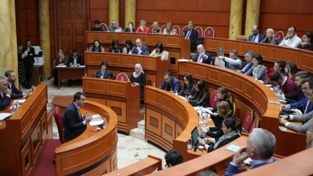 Këshilltarët socialistë bëjnë gati pr.vendimin: Veliaj të shkarkohet si kryetar bashkie 2 keshilltaret socialiste bejne gati pr vendimin veliaj te shkarkohet si kryetar bashkie 68d26b651adc1