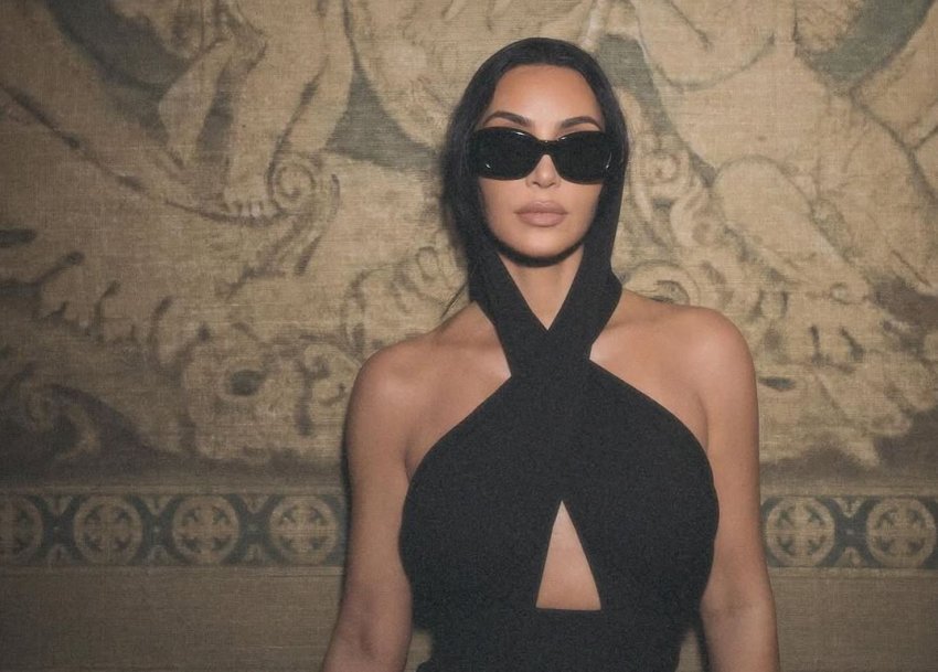 kim kardashian viziton manastirin armen ne venecia shkelqen me nje veshje elegante te zeze 68b76d11867f3