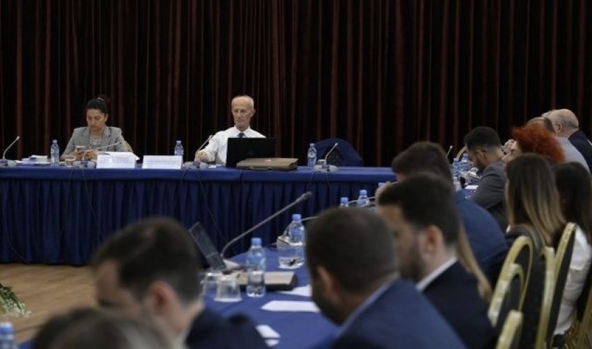 Kodi i ri Penal, zhvillohet tryeza e parë konsultuese me gjyqtarë e prokurorë 2 kodi i ri penal zhvillohet tryeza e pare konsultuese me gjyqtare e prokurore 68c84ed9d42e2