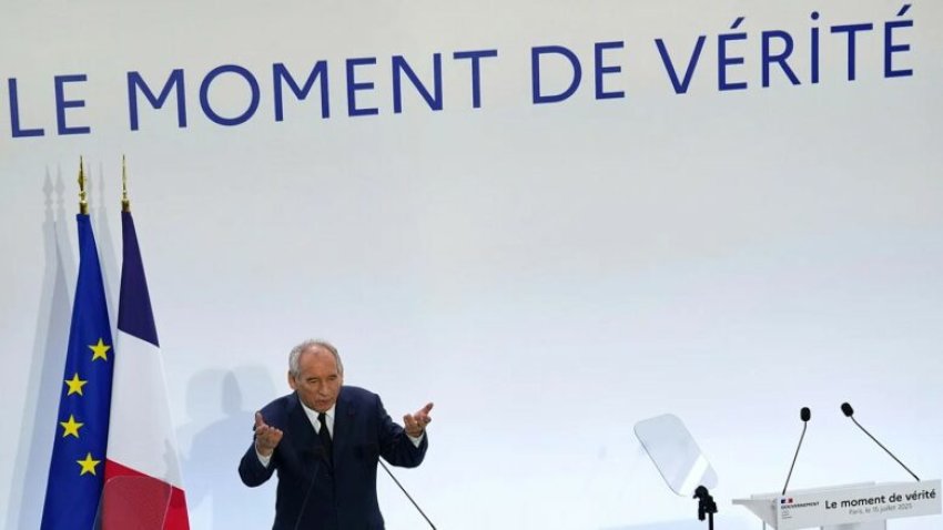 Kryeministri francez përballet me rënien e qeverisë — cilët janë skenarët e mundshëm? 2 kryeministri francez perballet me renien e qeverise cilet jane skenaret e mundshem 68b8d2b63f373