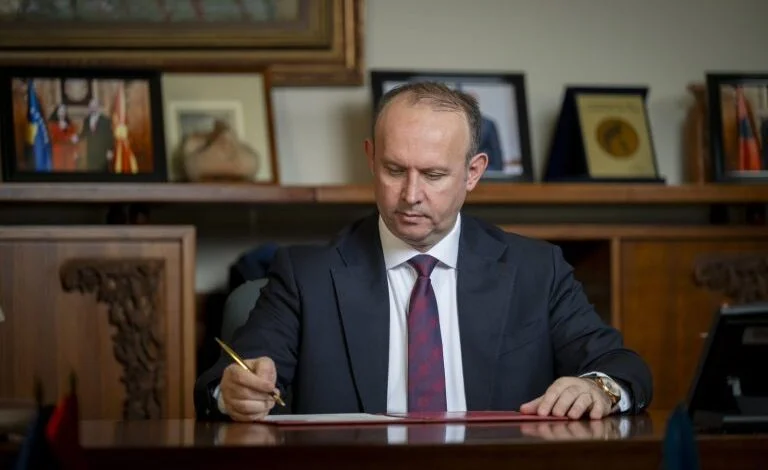 Kryeparlamentari Gashi bën thirrje për fushatë dinjitoze para zgjedhjeve lokale të 19 tetorit 2 kryeparlamentari gashi ben thirrje per fushate dinjitoze para zgjedhjeve lokale te 19 tetorit 68d91c9c820a9