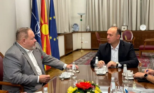 kryeparlamentari gashi takohet me drejtorin e ndi se per forcimin e transparences dhe pjesemarrjes qytetare 68d3f20f77044