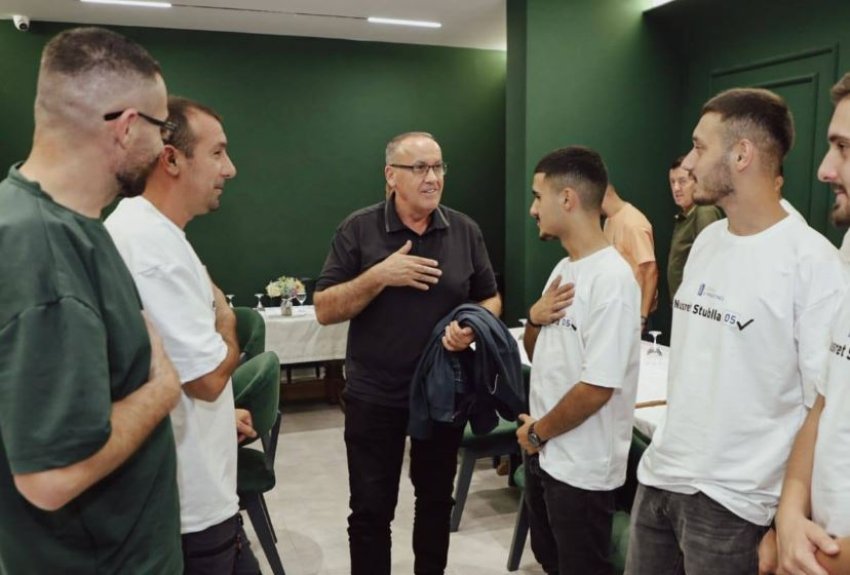 kupina dhe stublla takohen me te rinjte e bardhoshit 68c462af3d475