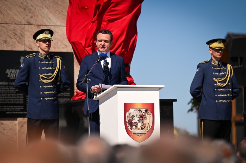 kurti nderon heroin afrim zhitia ne vendlindje deshmoret jane deshmi se clirimi vjen nga populli 68cd792967fa5