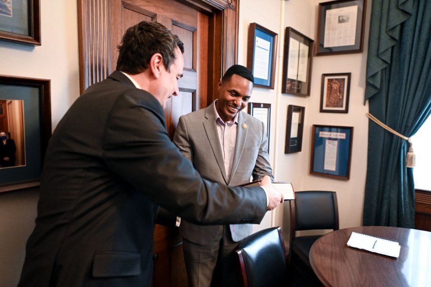 kurti takohet me kongresistin ritchie torres dalin detaje nga diskutimet 68db892130b79