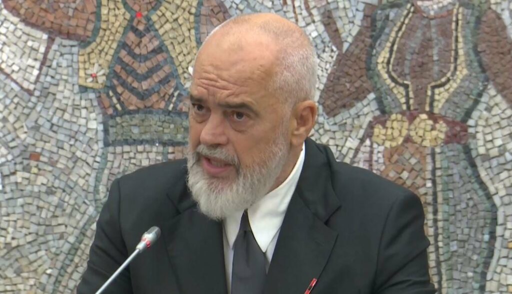 “Kush abuzon me lejen, do futet në listën e zezë”/ Rama për ndryshimet e reja: Ata që shesin një apartament dy herë, konfiskim direkt 3 kush abuzon me lejen do futet ne listen e zeze rama per ndryshimet e reja ata qe shesin nje apartament dy here konfiskim direkt 68c012842ac79