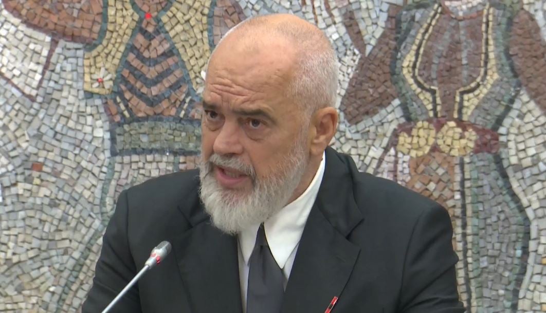 “Kush abuzon me lejen, do futet në listën e zezë”/ Rama për ndryshimet e reja: Ata që shesin një apartament dy herë, konfiskim direkt 1 kush abuzon me lejen do futet ne listen e zeze rama per ndryshimet e reja ata qe shesin nje apartament dy here konfiskim direkt 68c012842ac79