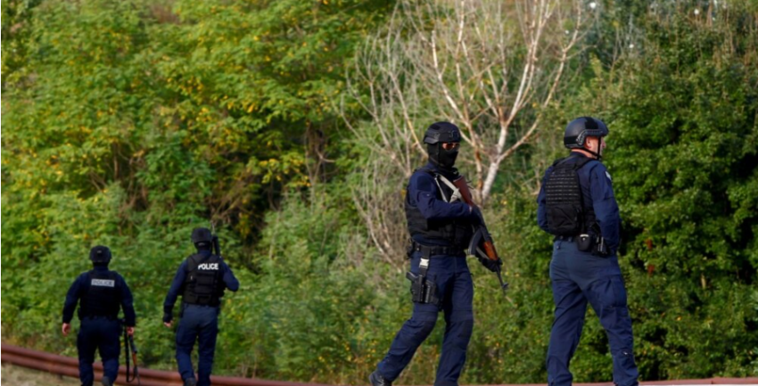 Ky është pjesëtari i Njësisë Speciale që u arrestua mbrëmë në Mitrovicë 2 ky eshte pjesetari i njesise speciale qe u arrestua mbreme ne mitrovice 68b94220744b7