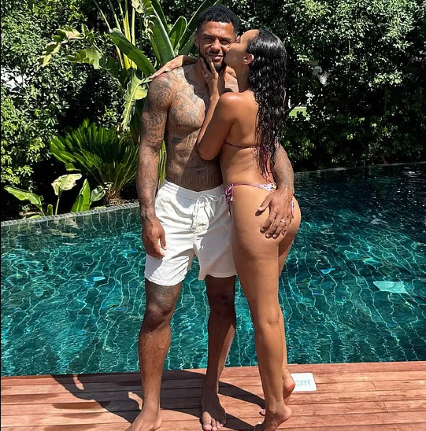 leigh anne pinnock mahnit me linjat trupore pozon me bikini prane bashkeshortit andre gray 68bd239b20fb4