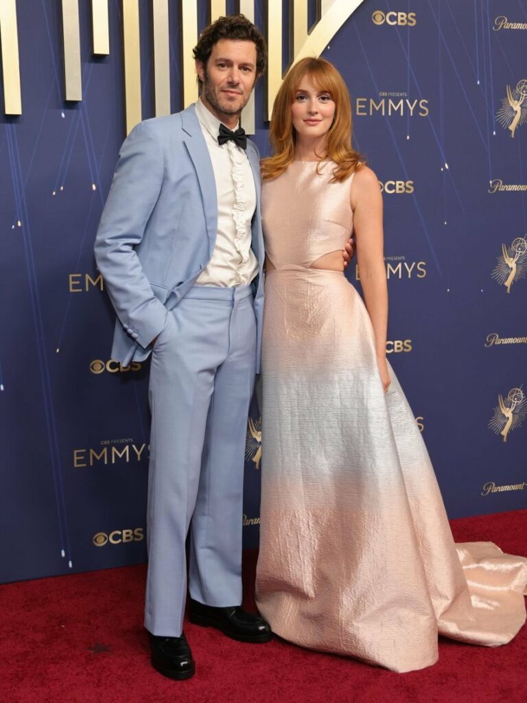 Leighton Meester mbështet bashkëshortin e saj Adam Brody në tapetin e kuq 3 leighton meester mbeshtet bashkeshortin e saj adam brody ne tapetin e kuq 68c8747ab3322