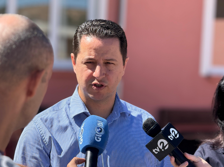 Limani viziton Llakavicën, prezanton investimet në shkollë dhe infrastrukturë 2 limani viziton llakavicen prezanton investimet ne shkolle dhe infrastrukture 68b6d5930dbf3