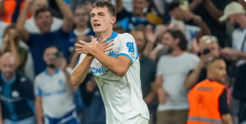 Lojtari i njohur francez feston golin me shqiponjën dykrenare, është dhëndër i Kosovës 1 lojtari i njohur francez feston golin me shqiponjen dykrenare eshte dhender i kosoves 68c4af13cf8f8