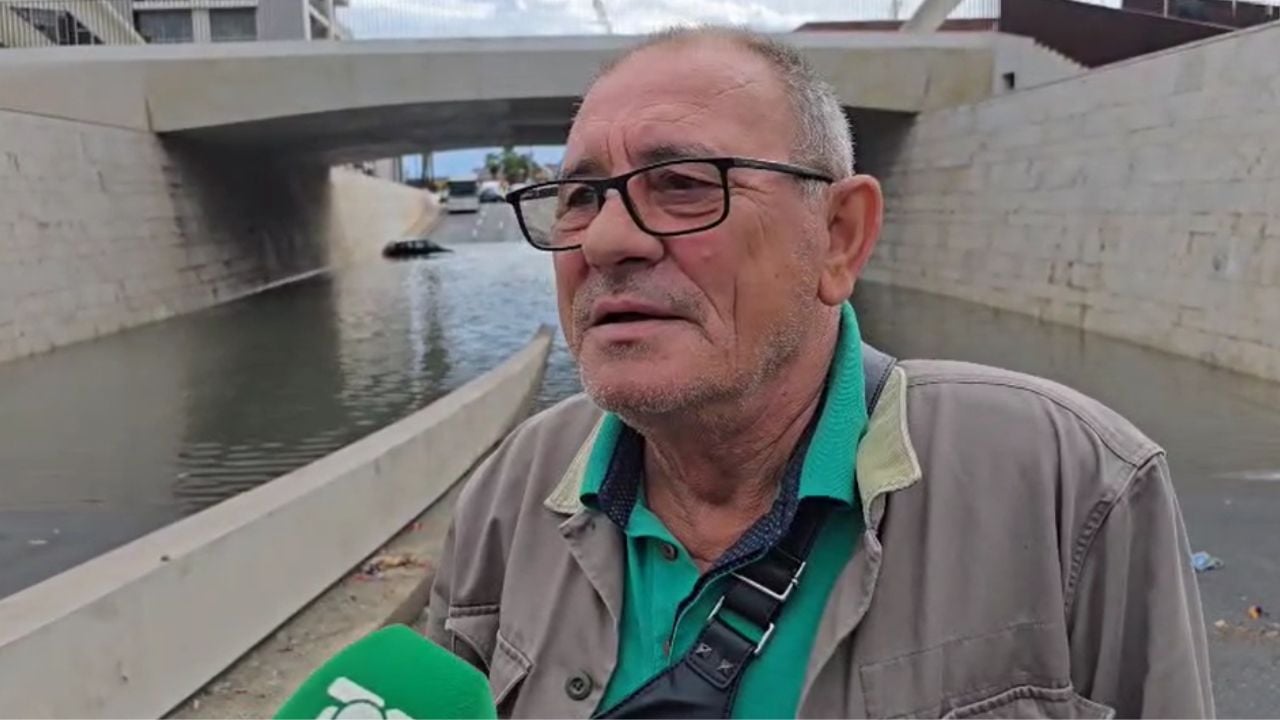 makina ka ngecur ne uje permbytjet ne durres qytetari tregon automjetin qe qendron nen pushtetin e ujit prej 17 oresh dolem me not 68c29964331a2