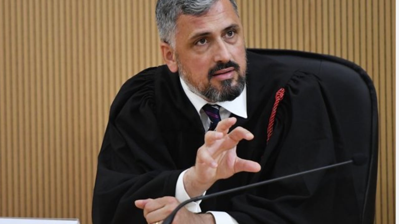 Mbledhja e përgjithshme e gjyqtarëve të lartë, Asim Vokshi kalon në Gjykatën Kushtetuese 1 mbledhja e pergjithshme e gjyqtareve te larte asim vokshi kalon ne gjykaten kushtetuese 68dba5e34552d