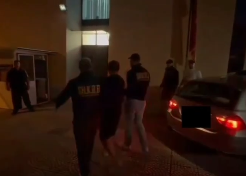 Merrte para për të nxjerrë të burgosurit disa ditë nga qelia, arrestohet Shefi i regjimit në Lushnje 2 merrte para per te nxjerre te burgosurit disa dite nga qelia arrestohet shefi i regjimit ne lushnje 68c9d89a60687