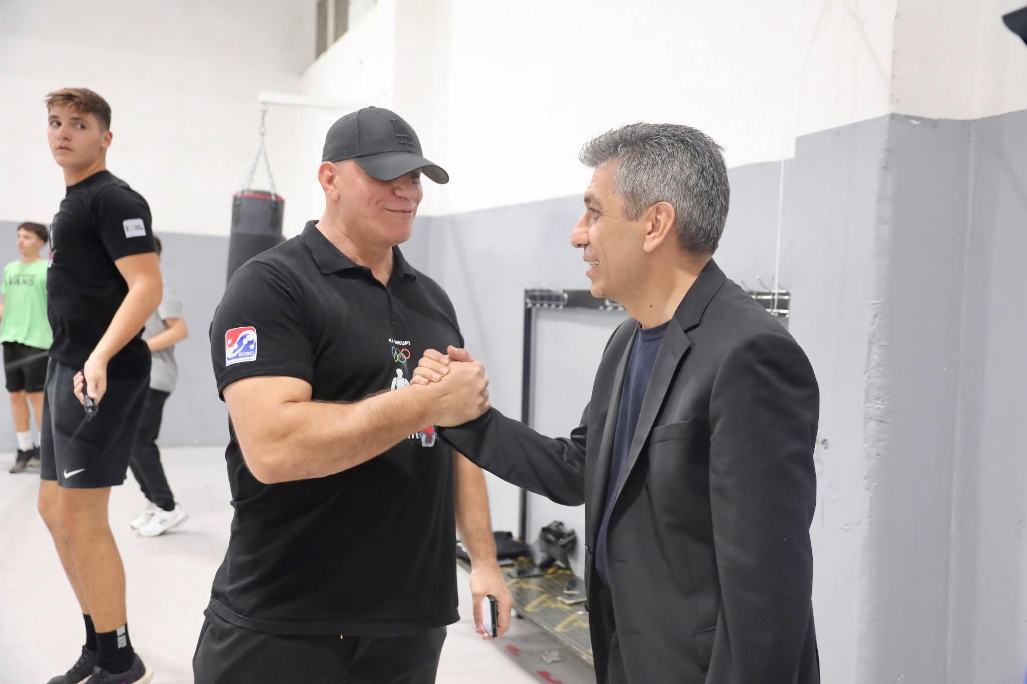 mexhiti ne vizite te klubit te boksit shkupi video 68d46331e5b41