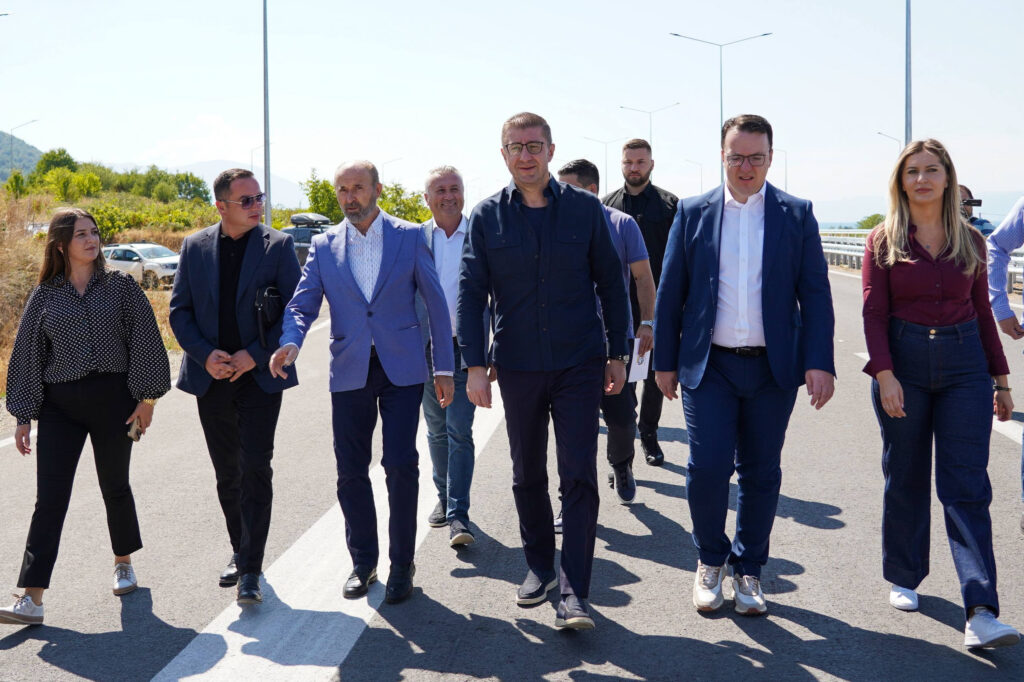 Mickoski: Është lëshuar në përdorim një pjesë e re e autostradës Kërçovë – Ohër, kjo është një dëshmi e fortë se Maqedonia po ecën përpara 3 mickoski eshte leshuar ne perdorim nje pjese e re e autostrades kercove oher kjo eshte nje deshmi e forte se maqedonia po ecen perpara 68bddd93e81e2