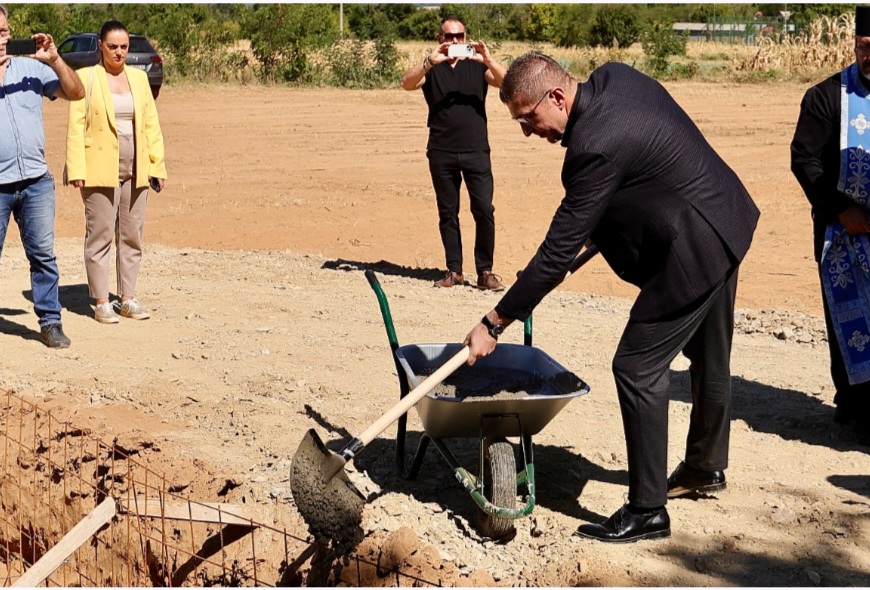 Mickoski: Filloi ndërtimi i Shtëpisë për të moshuar në Komunën e Zërnovcit 2 mickoski filloi ndertimi i shtepise per te moshuar ne komunen e zernovcit 68cfe212a65da