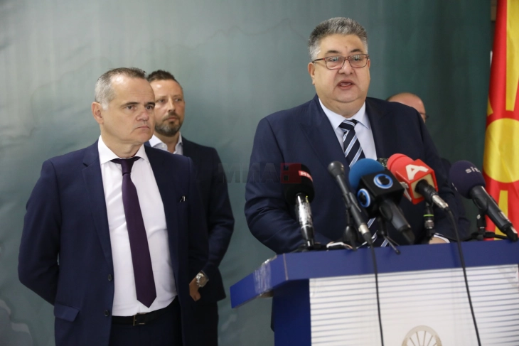 mincev partizimi punesimet permes miqeve dhe familjareve e kane bere administraten me vellimore dhe te ngadalshme 68cd225146cbb