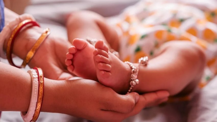 mjeket ne indi heqin binjake parazite nga barku i nje foshnje 20 diteshe 68b9ebf612cd7