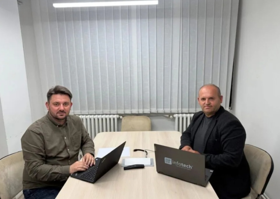 Muhamet Elmazi takon kompaninë lidere të inovacionit në rajon për mbështetje të rinisë së Sarajit 2 muhamet elmazi takon kompanine lidere te inovacionit ne rajon per mbeshtetje te rinise se sarajit 68dac2725aa70