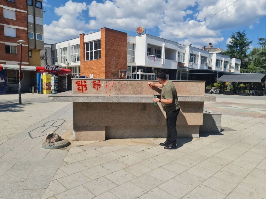 Mustafi fshinë emrin e Mladiqit në qendër të Bujanocit 3 mustafi fshine emrin e mladiqit ne qender te bujanocit 68bda722a17b7