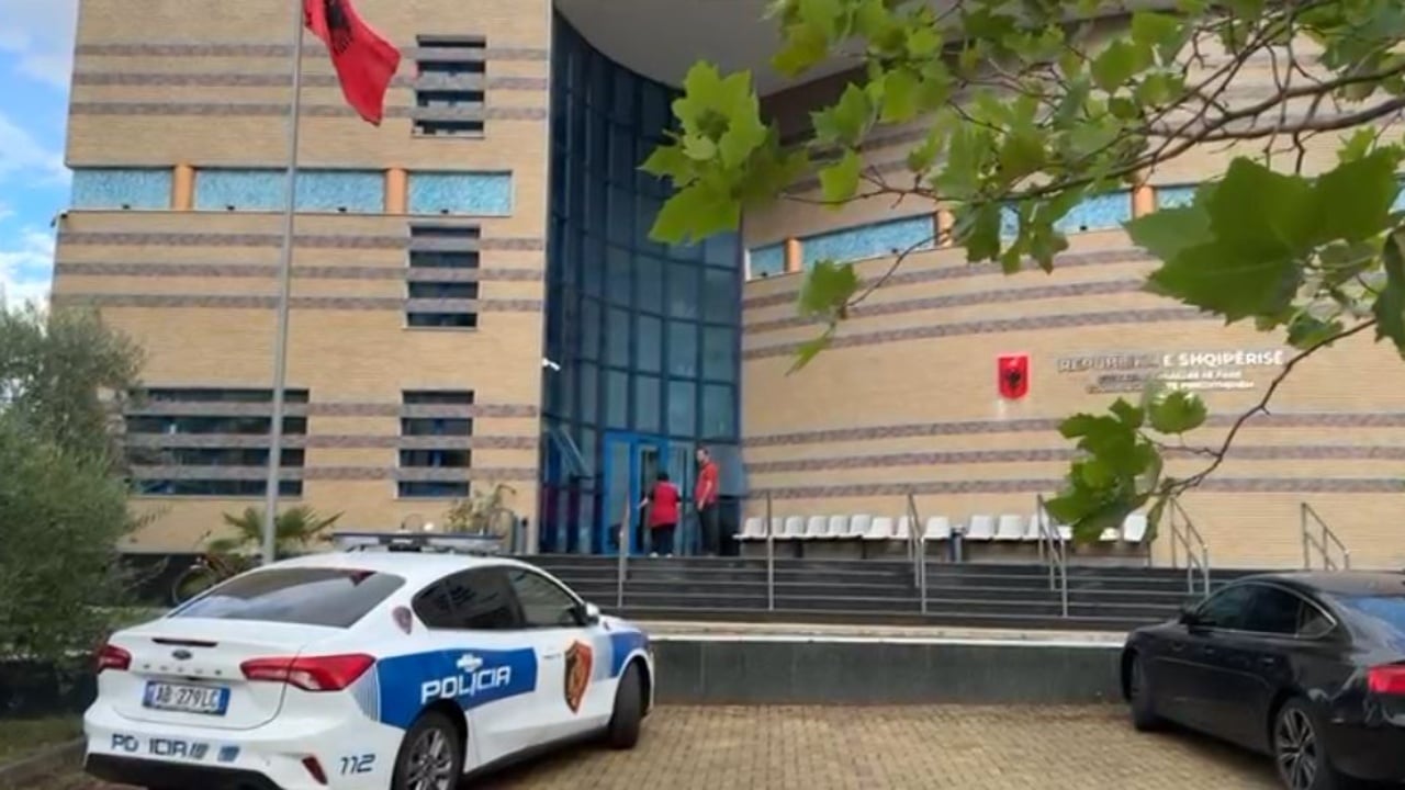 nen masa te rrepta sigurie mberrin ne gjykaten e shkodres autori i dyshuar i masakres me 2 te vrare dhe 2 te plagosur 68c27d4892f15