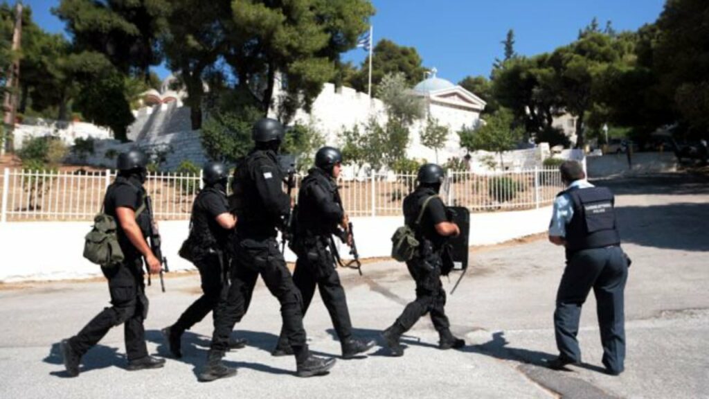 Nga grabitja e trajnerit tek plagosja e policit, e shkuara e errët e Fatjon Prendit që u kap në Greqi me 1 ton drogë 3 nga grabitja e trajnerit tek plagosja e policit e shkuara e erret e fatjon prendit qe u kap ne greqi me 1 ton droge 68d821e2c1a45