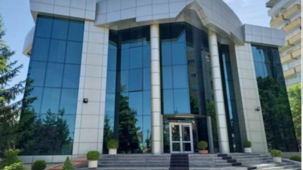 ngacmonte nxeneset e mitura prokuroria e korces dergon ne gjyq mesuesin e artit 68c914c46961b