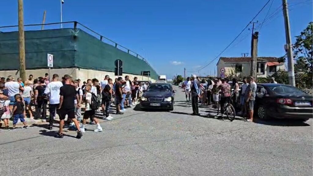 Nuk u është siguruar transporti, fëmijët në Porto Romano nuk nisin shkollën 2 nuk u eshte siguruar transporti femijet ne porto romano nuk nisin shkollen 68c033d2754e7