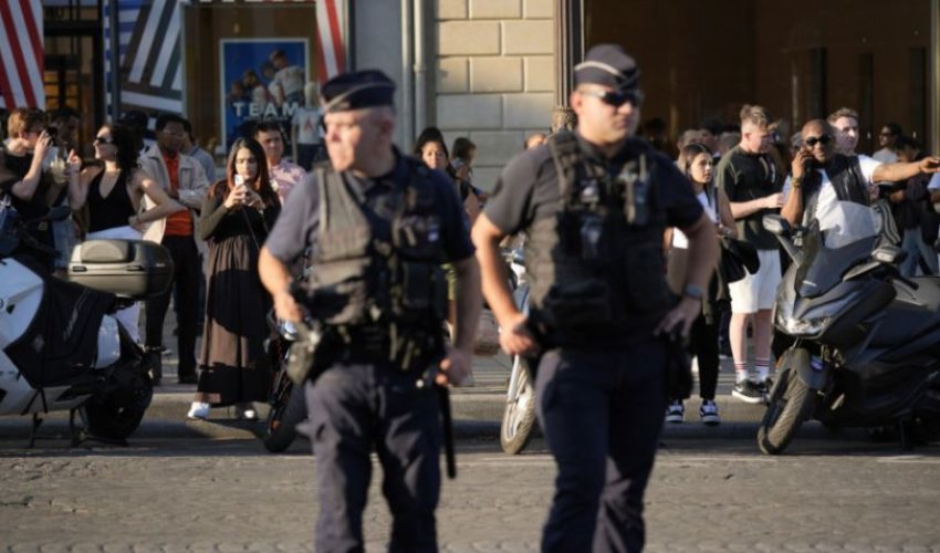 nxenesi sulmon me thike mesuesin gjate ores se mesimit ne france 68d3f593839b5