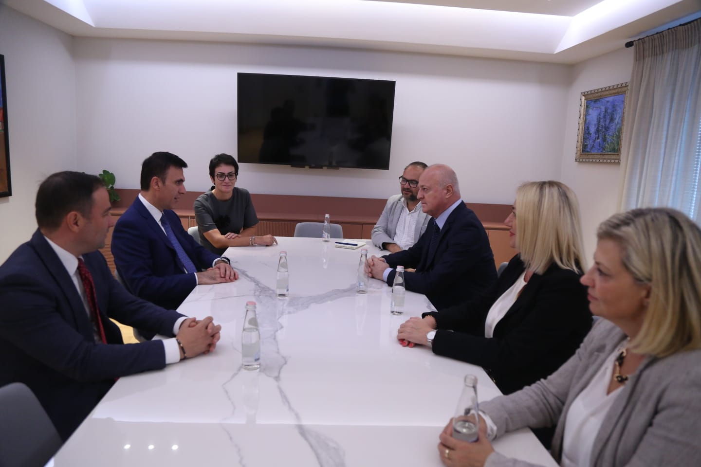 Olsian Çela takim me drejtuesin e Prokurorisë për Krimin e Organizuar të Serbisë 1 olsian cela takim me drejtuesin e prokurorise per krimin e organizuar te serbise 68c81cd8c6798