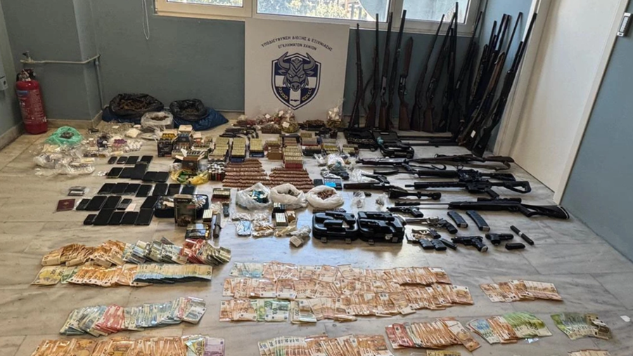 operacioni me 49 te arrestuar ne greqi nje dhome e mbushur me arme dhe droge 68b5e142a5a46