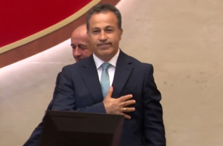 opozita kerkoi shkarkimin e tij nga posti i kryetarit te kuvendit niko peleshi mbledh konferencen e kryetareve 68d118d61b8c3