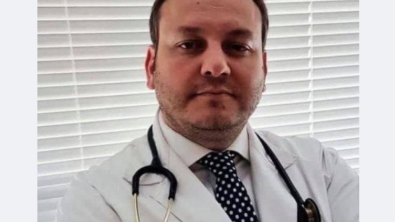 Pasagjeri i avionit të linjës Tiranë-Londër shfaq simptoma të rënda në udhëtim, ndërhyrja e mjekut shqiptar i shpëton jetën 1 pasagjeri i avionit te linjes tirane londer shfaq simptoma te renda ne udhetim nderhyrja e mjekut shqiptar i shpeton jeten 68bf4da376c12