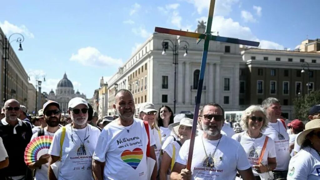 pelegrinazhi i pare historik per katoliket lgbtq ne vatikan hapet porta e shenjte per komunitetin 68bd39658d47d