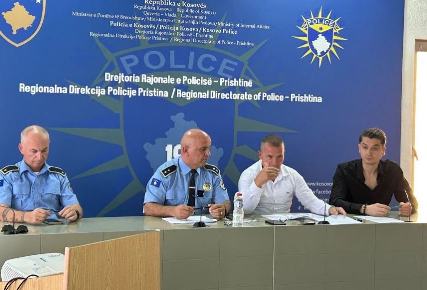 Policia takon drejtorët e arsimit dhe të shkollave për forcimin e sigurisë 3 policia takon drejtoret e arsimit dhe te shkollave per forcimin e sigurise 68c45ac18edf1